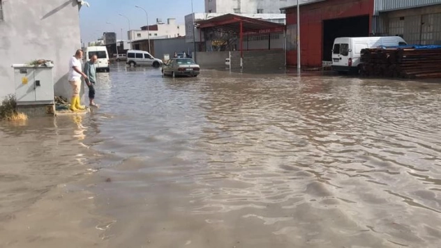 Hatay'da şiddetli sağanak yağış etkili oldu