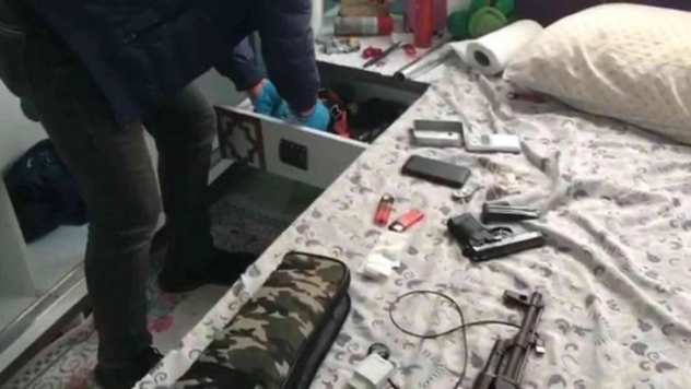 Hatay'da uyuşturucu aranan evden cephanelik çıktı