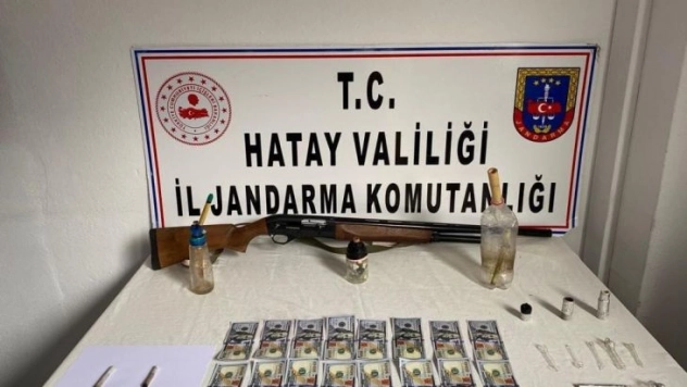 Hatay'da uyuşturucu operasyonunda sahte para çıktı