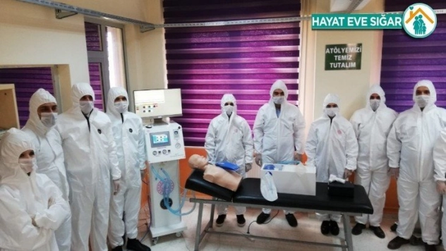 Hatay'da teknik lisede solunum cihazı üretildi
