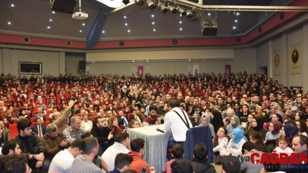 Hayati İnanç'a olan ilgi salona sığmadı