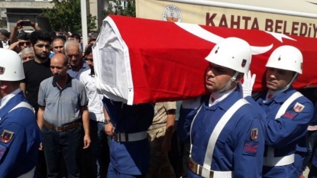 Hayatını kaybeden asker toprağa verildi