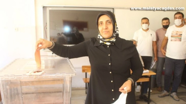 Hayatını kaybeden fenomen muhtarın yeri artık eşine emanet