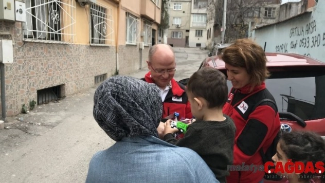 Hayırseverlerin yardımları Türk Kızılayı ile ihtiyaç sahiplerine ulaşıyor