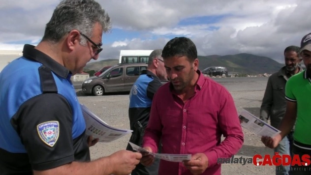 Hayvan pazarında 'sahte para'ya dikkat