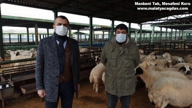 Hayvan yetiştiricilerine maske dağıtıldı
