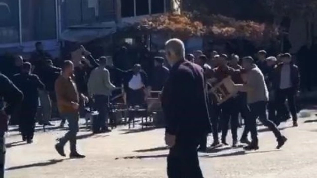 Hazro'da taşlı, sopalı ve bıçaklı kavga: 1'i ağır 8 yaralı