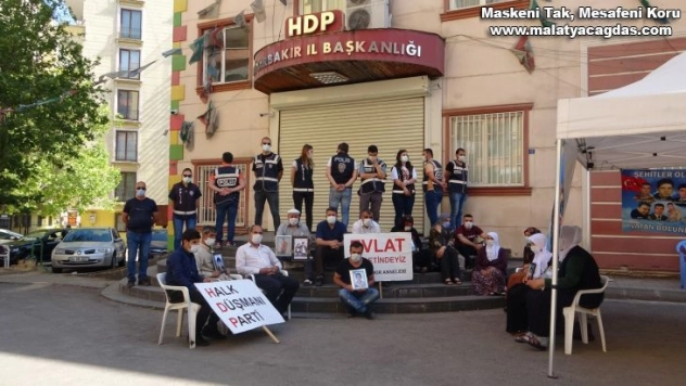 HDP kepenkleri kapattı, aileler tüm zorluklara rağmen eylemlerinden vazgeçmedi