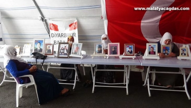 HDP önündeki aileler, evlat nöbetine kararlılıkla devam ediyor