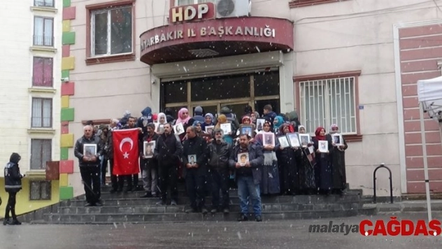 HDP önündeki ailelerin evlat nöbeti 137'inci gününde