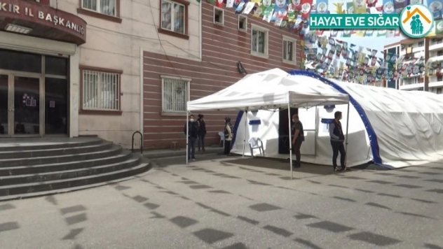 HDP önündeki ailelerin evlat nöbeti 233'üncü gününde
