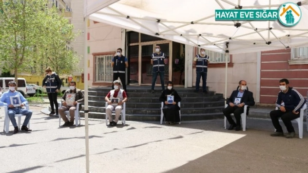 HDP önündeki ailelerin evlat nöbeti 240'ıncı günde