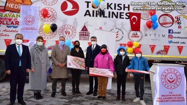 Hediye Karavanı 14 İlde Çocukları Sevindirecek