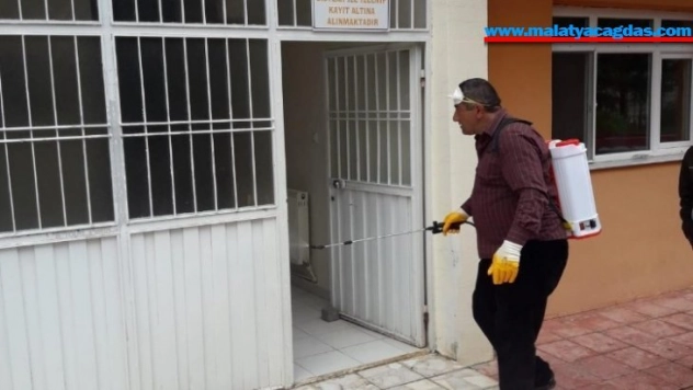 Yoğun kullanılan yerler ilaçlanıyor