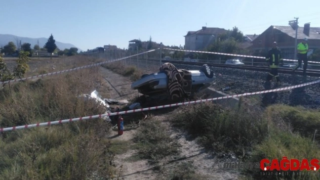 Hemzemin geçidinde facia: 2 ölü, 1 ağır yaralı