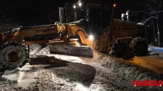 Hendek'te karla mücadele başladı