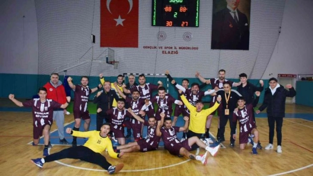 Hentbol 2. Ligi: Elazığ Gençlikspor: 30 - Van Erek Beş Yıldızspor: 27