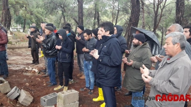 Heyelanda hayatını kaybeden çiftçi toprağa verildi