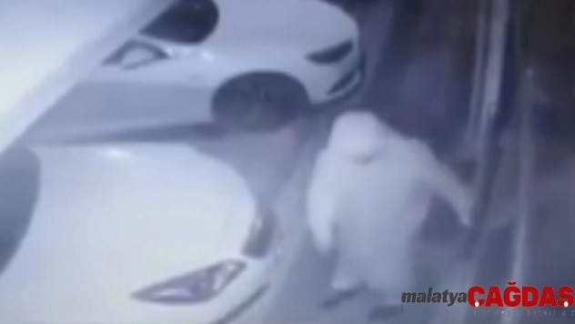 Hırsızlar güvenlik kamerasına böyle yakalandı