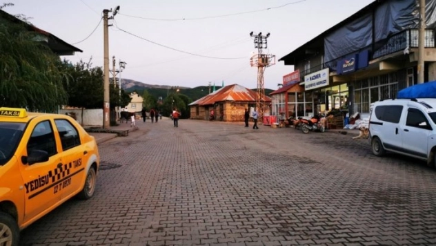 Hırsızlığın yaşanmadığı ilçede esnafın ürünleri gece gündüz dışarıda