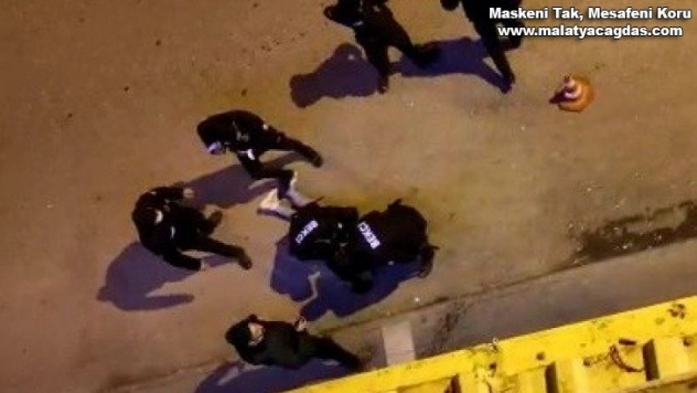 Hırsızlık şüphelisi 2 şahıs polisten kaçamadı