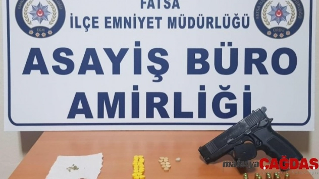 Hırsızlık ve uyuşturucu ticaretine 5 tutuklama