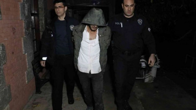 Hırsızlıktan aranan kişi,  rehabilitasyon merkezinde hırsızlık yaparken yakalandı