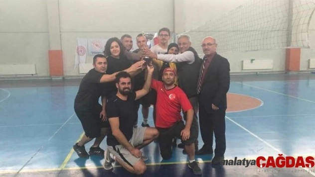 Hisarcık'ta Öğretmenler Günü voleybol turnuvası sona erdi