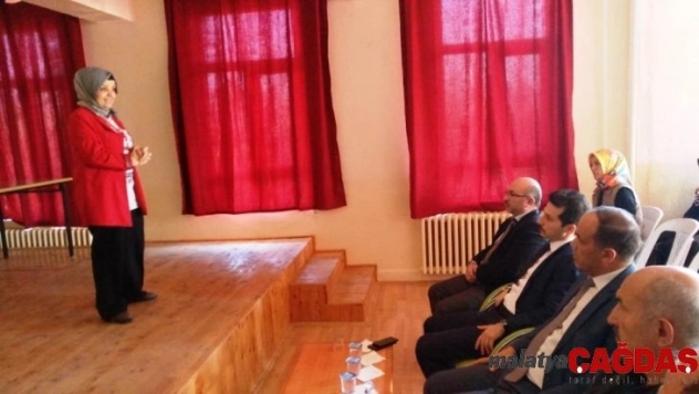 Hisarcık'ta velilere 'Mahremiyet, aile içi iletişim ve teknoloji bağımlılığı' konulu seminer