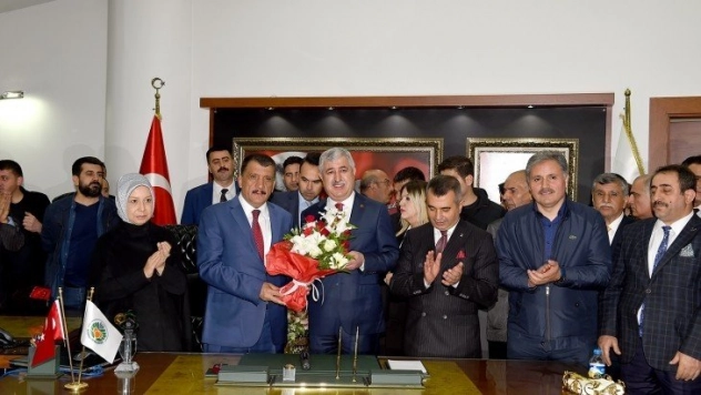 Hizmet Bayrağını Selahattin Gürkan Devraldı