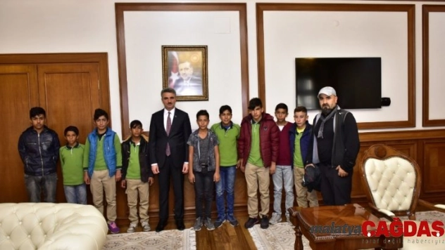 Hokeycilerden Vali Baruş'a ziyaret