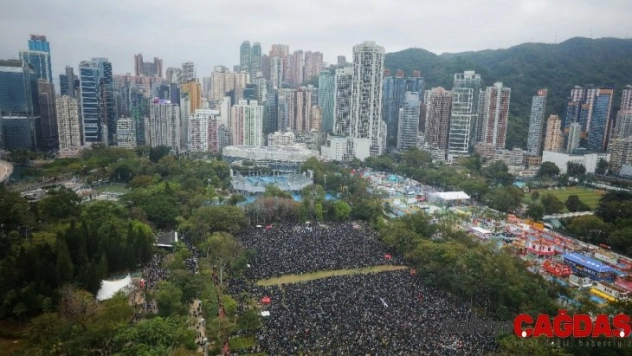 Hong Kong'da eylemciler yılın ilk gününde yine sokaklara döküldü