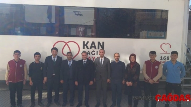 Horasan'da öğretmen ve öğrencilerden Barış Pınarı Harekatı'na kan bağışlı destek