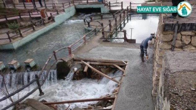 Horata Mesire alanındaki taş duvarlar yenilendi