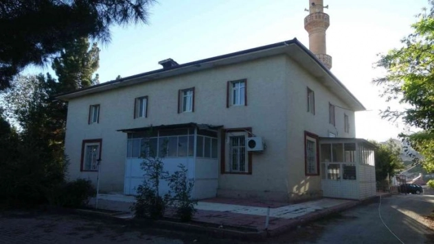 İbadete kapatılan tarihi caminin akıbeti belirsiz