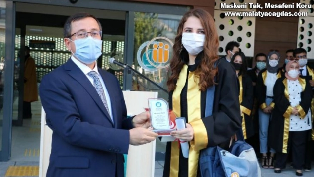 Hukuk Fakültesi'nde mezuniyet töreni