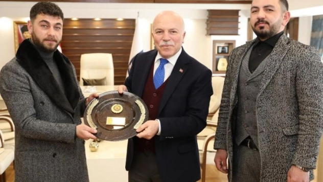 Hurdacılar Sitesi Derneğinden Başkan Sekmen'e teşekkür ziyareti