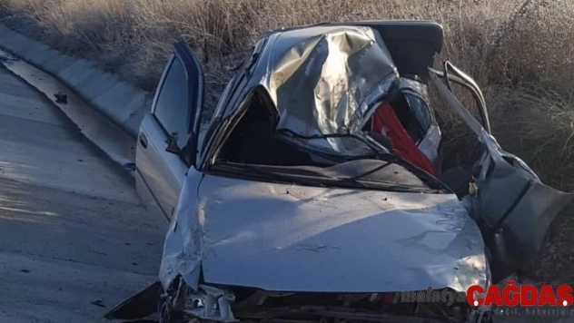 Hurdaya dönen araçtan sağ çıktı