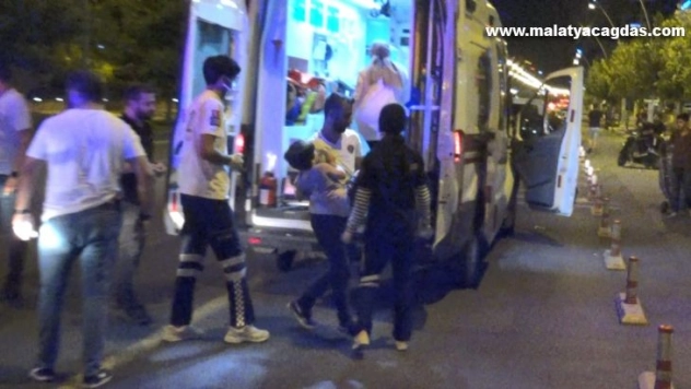 Husumetlilerini tarayan saldırganlar, yoldan geçen baba ve oğlunu da yaraladı