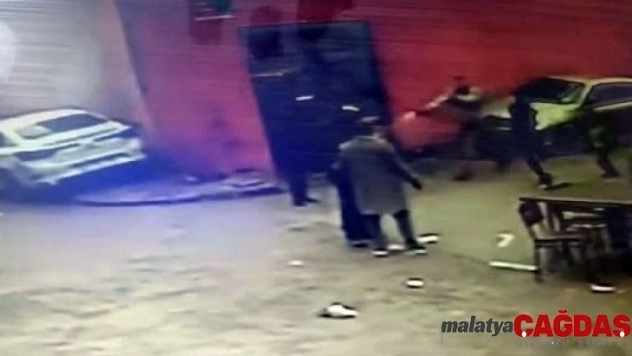 Husumetlisini küçük çocuğun gözü önünde kurşuna dizdi