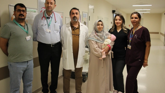 İç organları göğüs boşluğuna dolan bebek, başarılı ameliyatla hayata tutundu