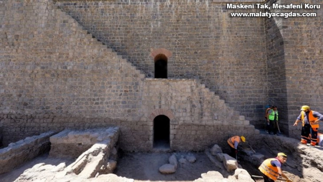 İçkale'deki kazı ve restorasyonlarda 3 burcun kapısı ortaya çıkarıldı