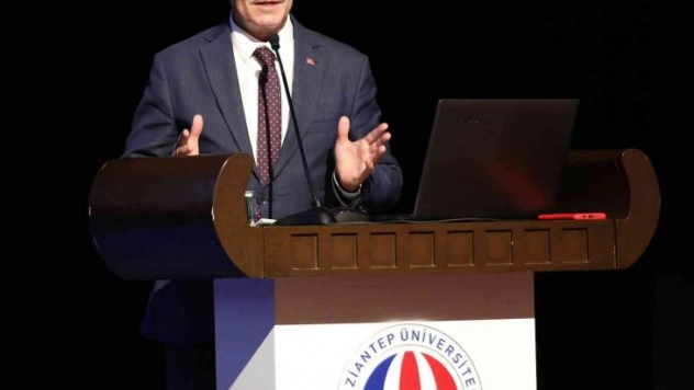 İdare hukuku buluşmalarının yedincisi GAÜN'de yapıldı