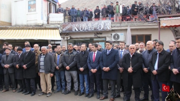 İdlib Şehitleri için Cuma Namazı sonrası dua edildi