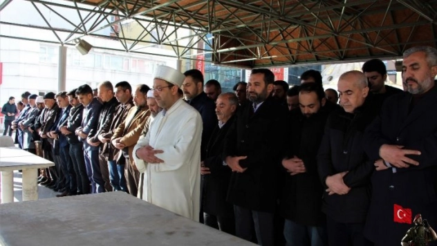İdlib şehitleri için Elazığ'da gıyabi namaz kılındı
