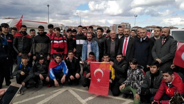 İdlip şehitleri için yürüyüş ve konvoy düzenlendi