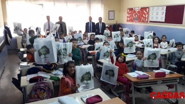 Iğdır'da ilkokul öğrencilerine 'Sıfır Atık ve Geri Dönüşüm' eğitimi