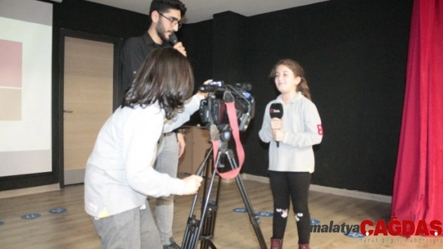 İHA muhabiri Başal'dan minik öğrencilere gazetecilik semineri