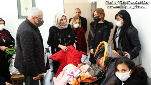 İhtiyaç sahibi çocukların yüzü güldü