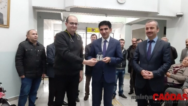 Ihtiyaç sahipleri akülü sandalyelerine kavuştu